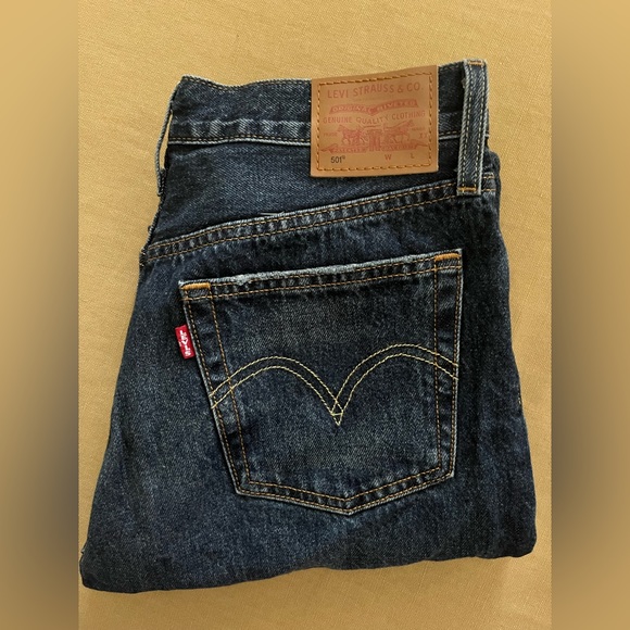 Levi’s 501 original fit - dark wash - worn once ! - Picture 4 of 5